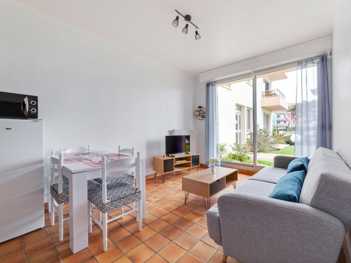 Simplistic Holiday Home In Grandcamp With Garden Zewnętrze zdjęcie