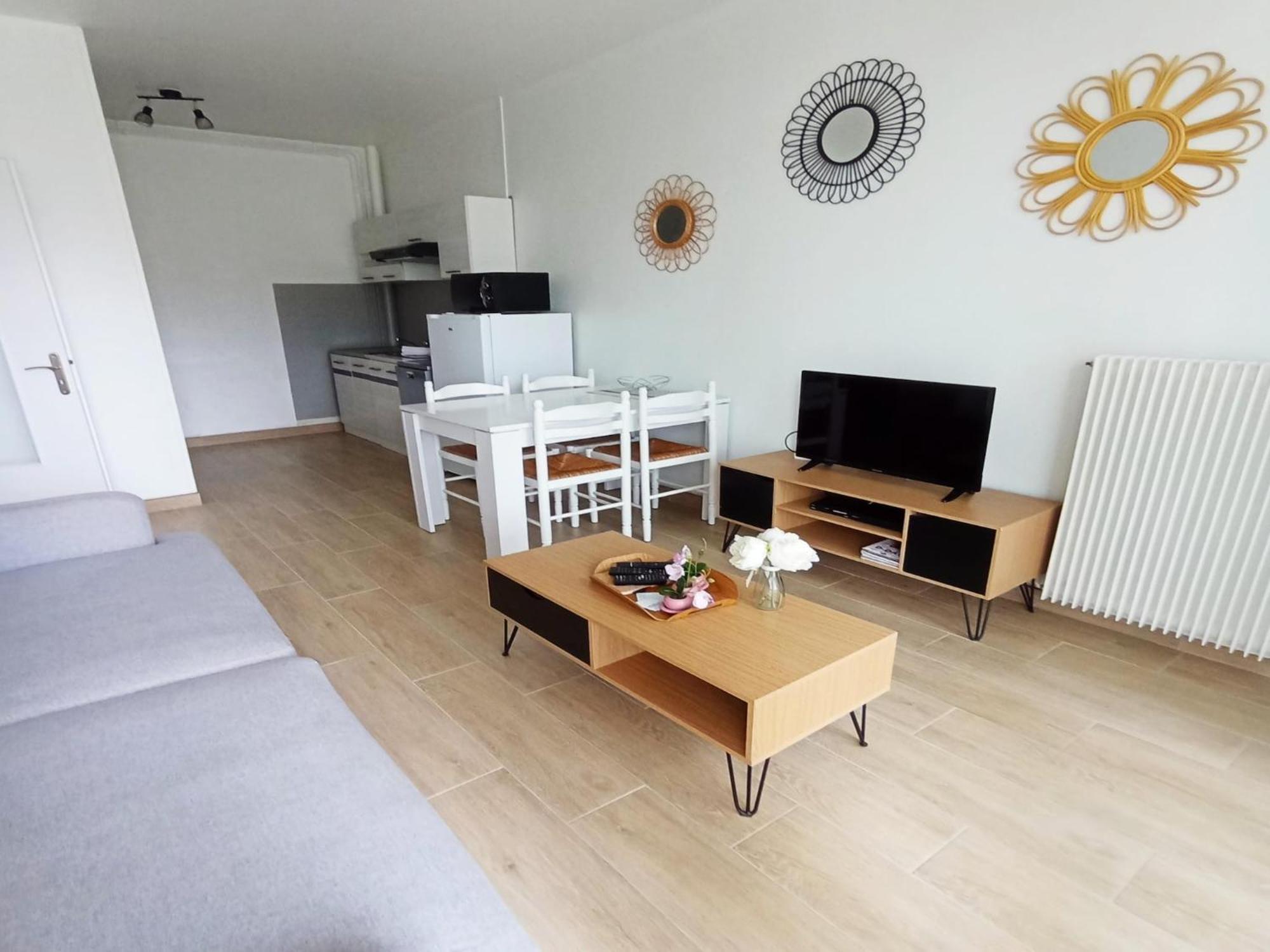 Simplistic Holiday Home In Grandcamp With Garden Zewnętrze zdjęcie